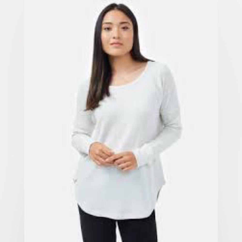 Aritzia TNA medium long sleeve cotton tee